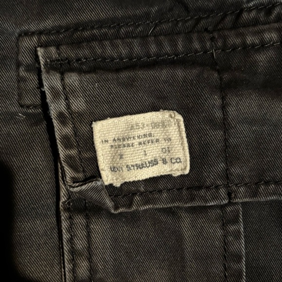 Vintage Levi’s Cargo Shorts - Picture 4 of 6